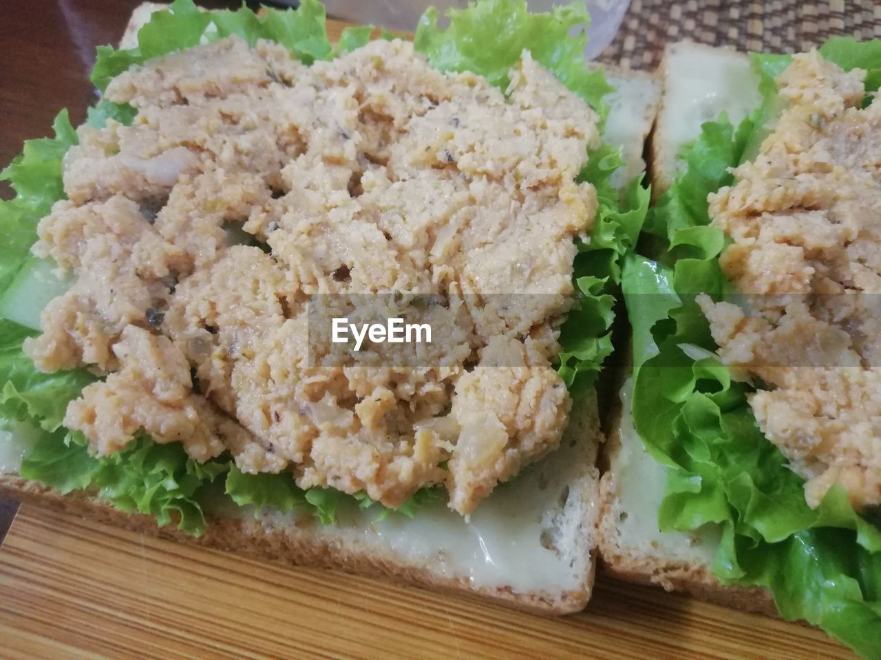 HIGH ANGLE VIEW OF FOOD ON PLATE