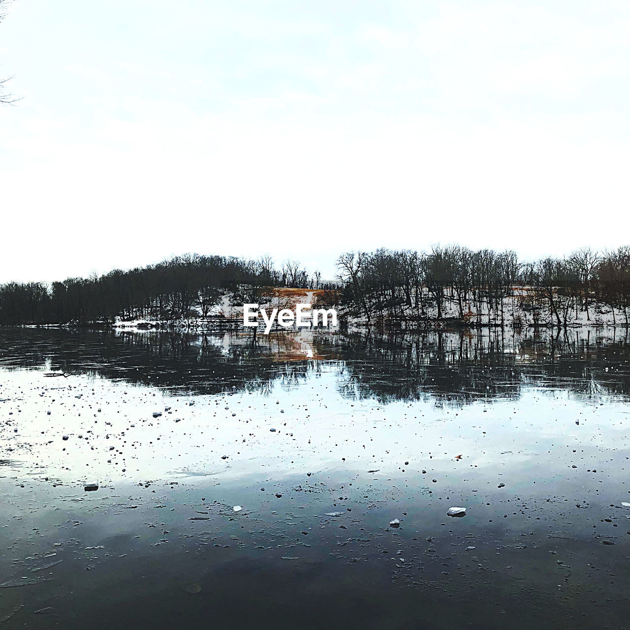 SCENIC VIEW OF LAKE BY BUILDINGS AGAINST SKY