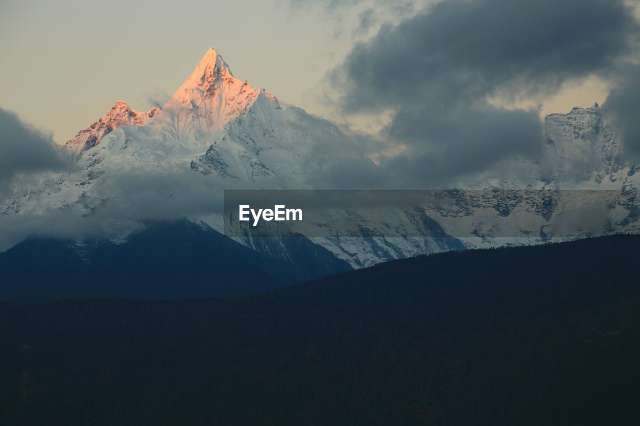 SCENIC VIEW OF MOUNTAINS AGAINST SKY DURING WINTER