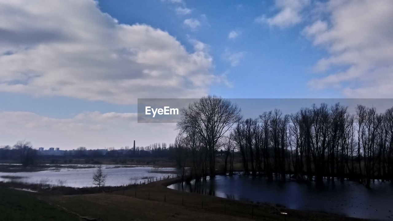 PANORAMIC VIEW OF RIVER AGAINST SKY