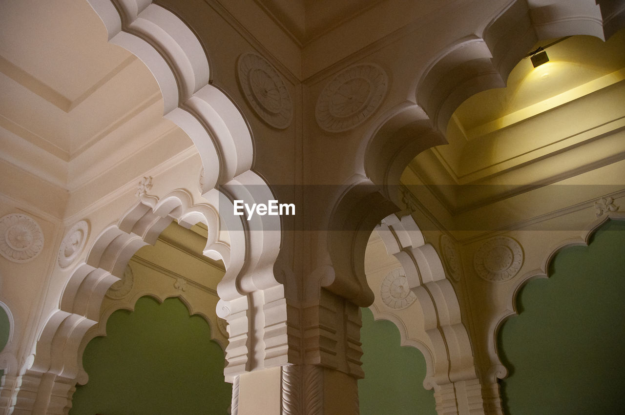 Interior curve of walls inside house of jodhpur palace