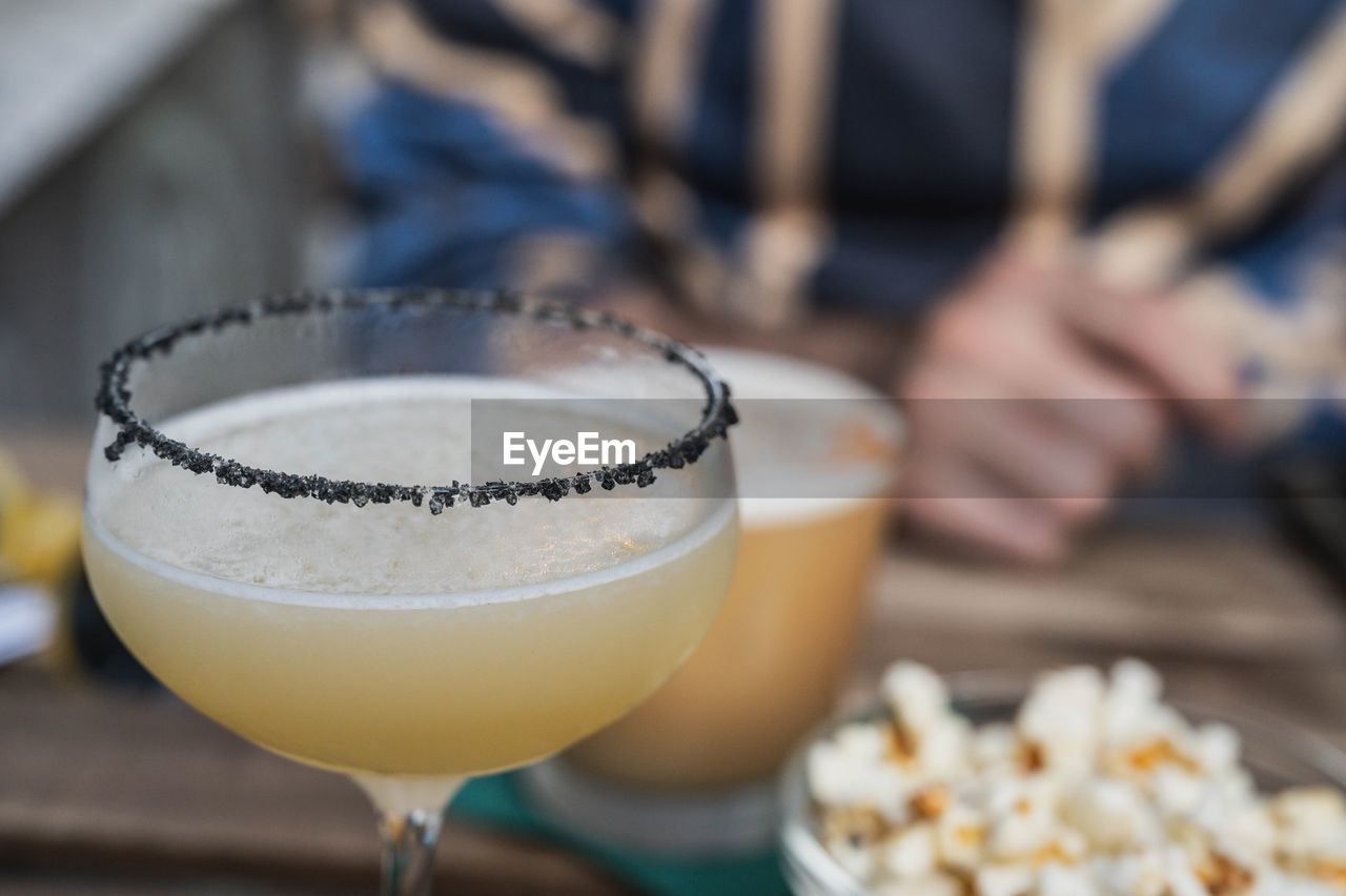 CLOSE-UP OF DRINK IN GLASS