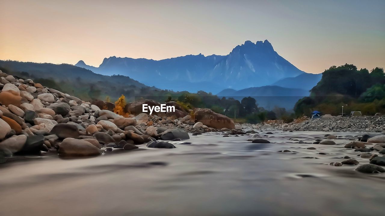 SCENIC VIEW OF ROCKY MOUNTAINS AGAINST SKY