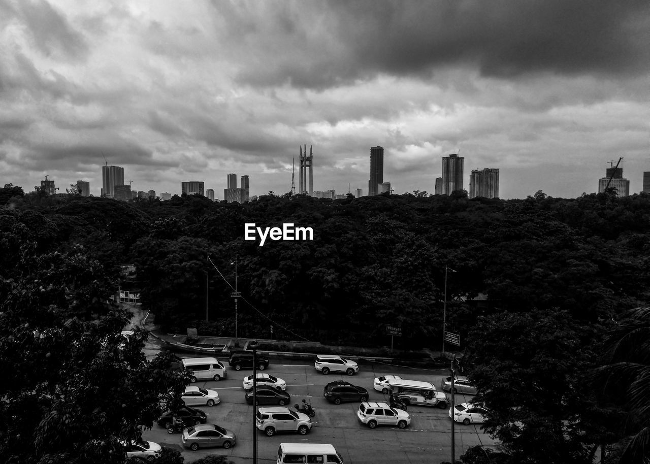 HIGH ANGLE VIEW OF BUILDINGS AGAINST SKY