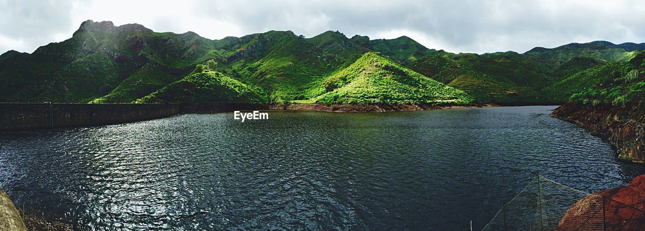 SCENIC VIEW OF RIVER AND MOUNTAINS AGAINST SKY