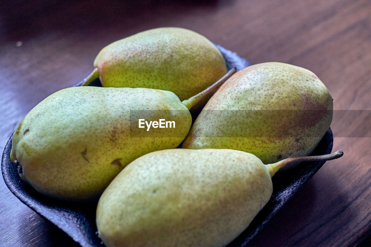 CLOSE-UP OF FRUITS IN PLATE