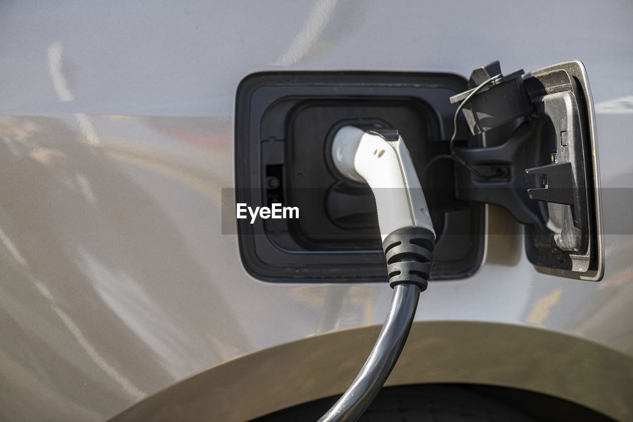Charging cable on an e-car