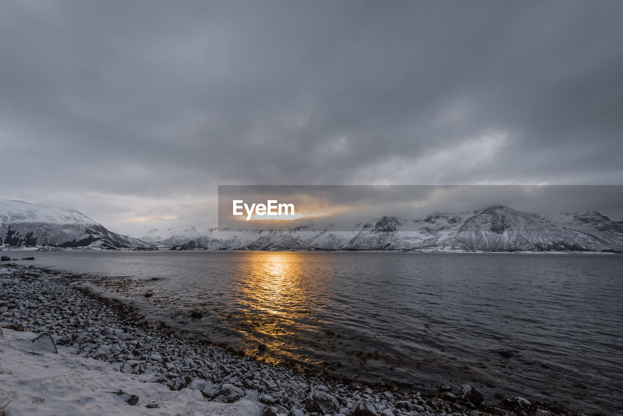 SCENIC VIEW OF SNOWCAPPED MOUNTAIN AGAINST SKY