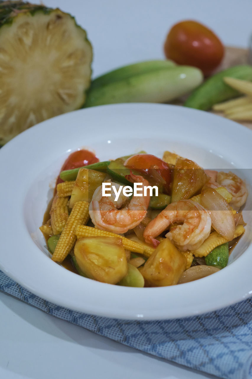 HIGH ANGLE VIEW OF SEAFOOD ON TABLE