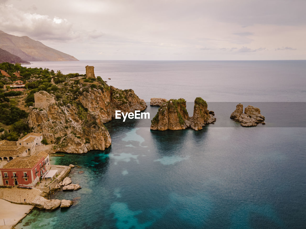 PANORAMIC VIEW OF SEA AGAINST SKY