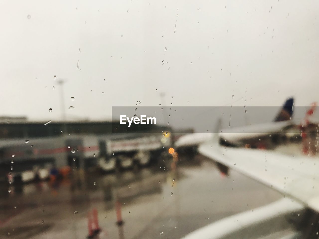 CLOSE-UP OF WATER DROPS ON AIRPLANE WINDOW