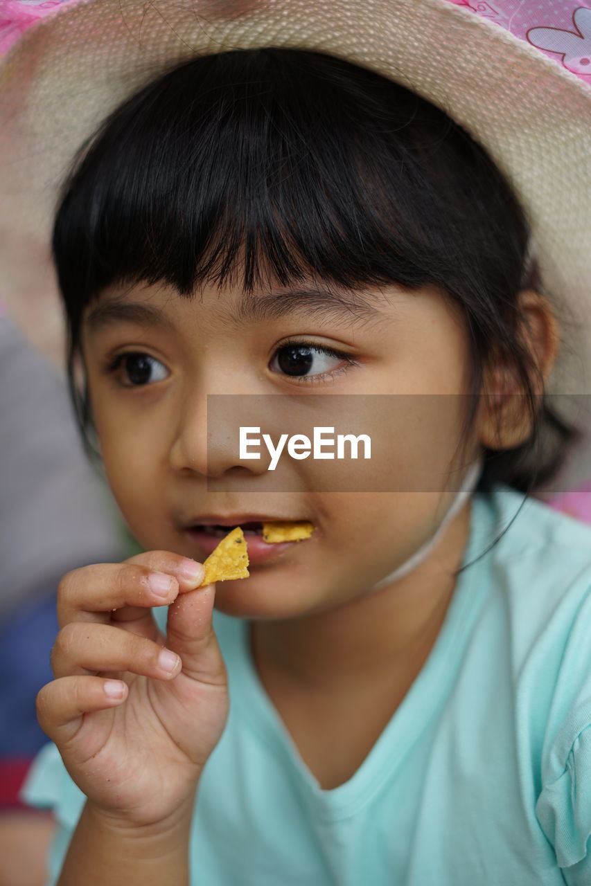 Portrait of asian girl sitting in cafe
