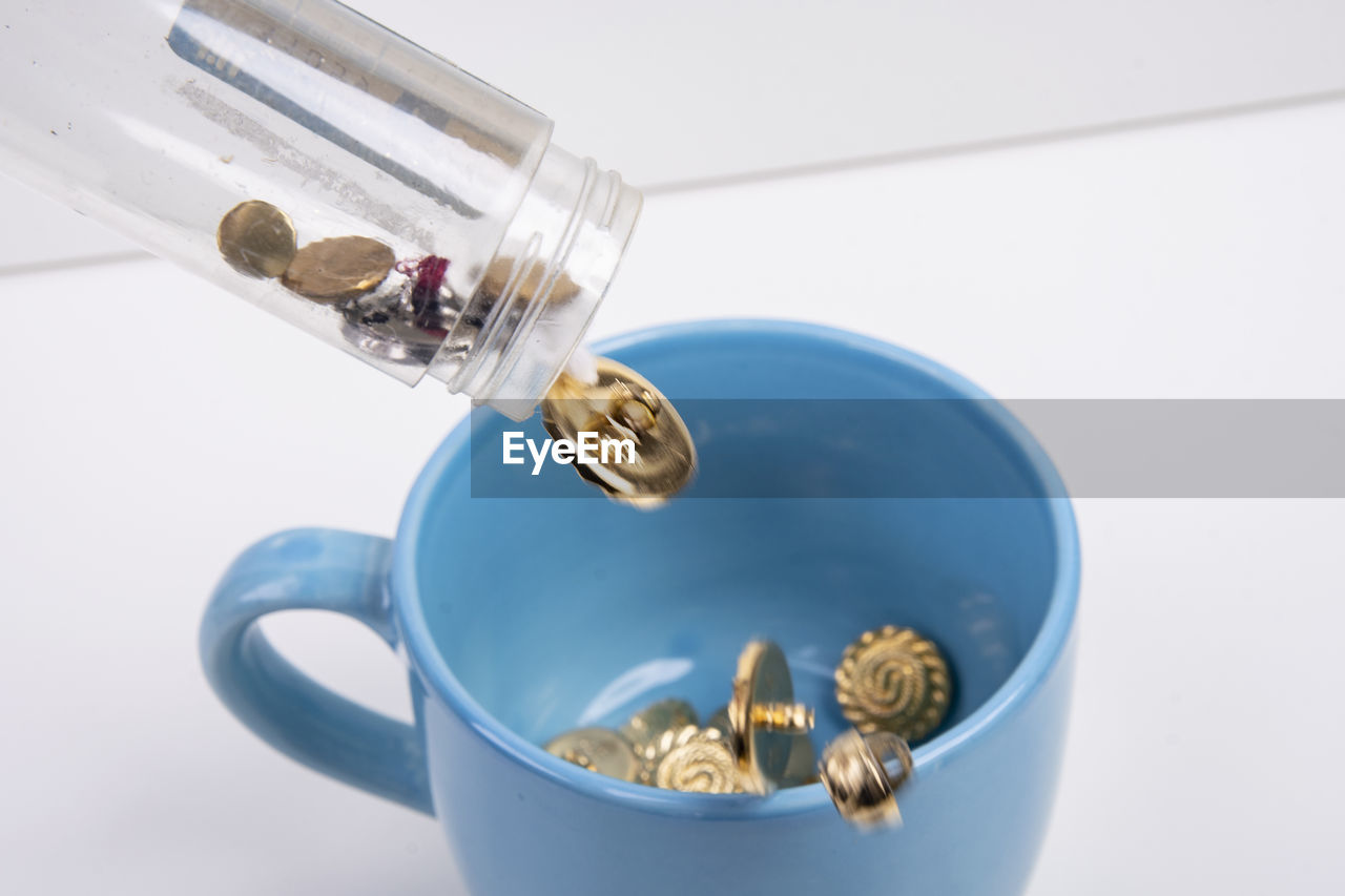 HIGH ANGLE VIEW OF COFFEE BEANS IN CUP