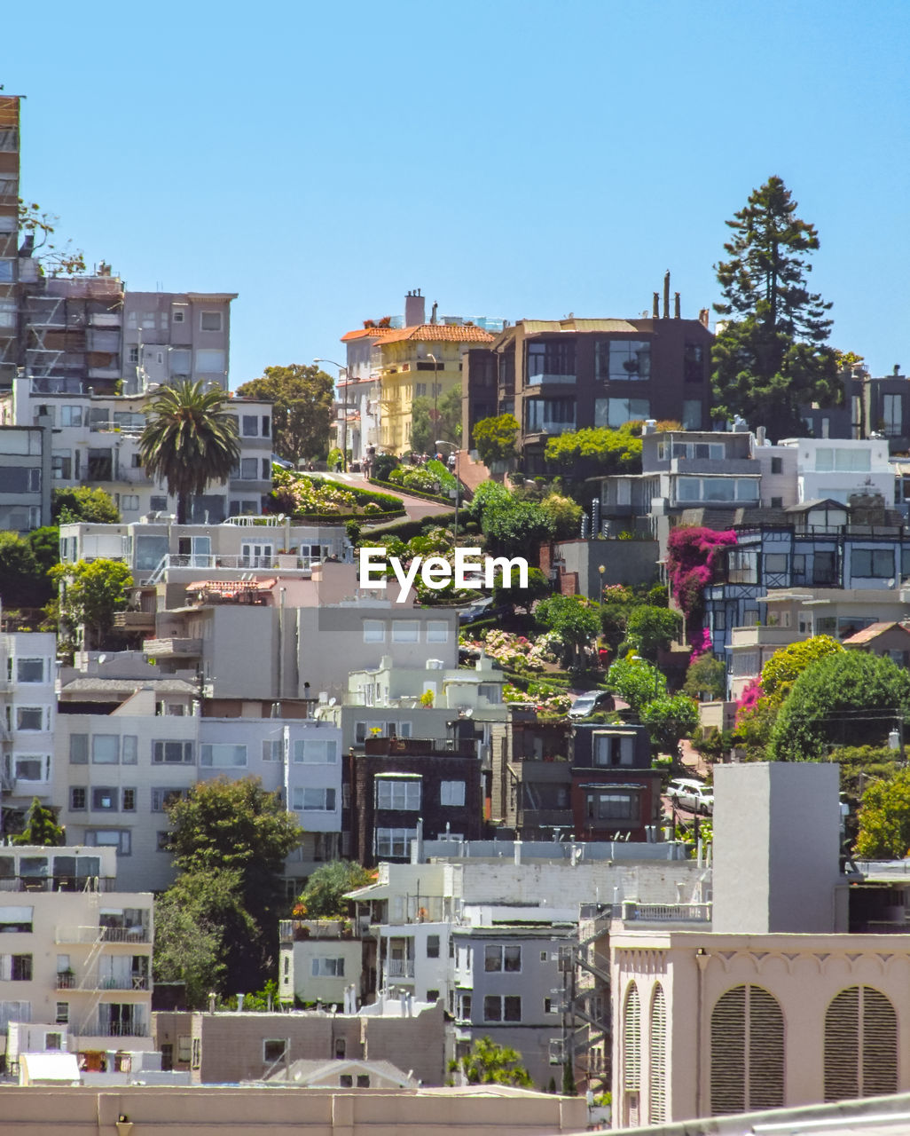 VIEW OF BUILDINGS IN CITY