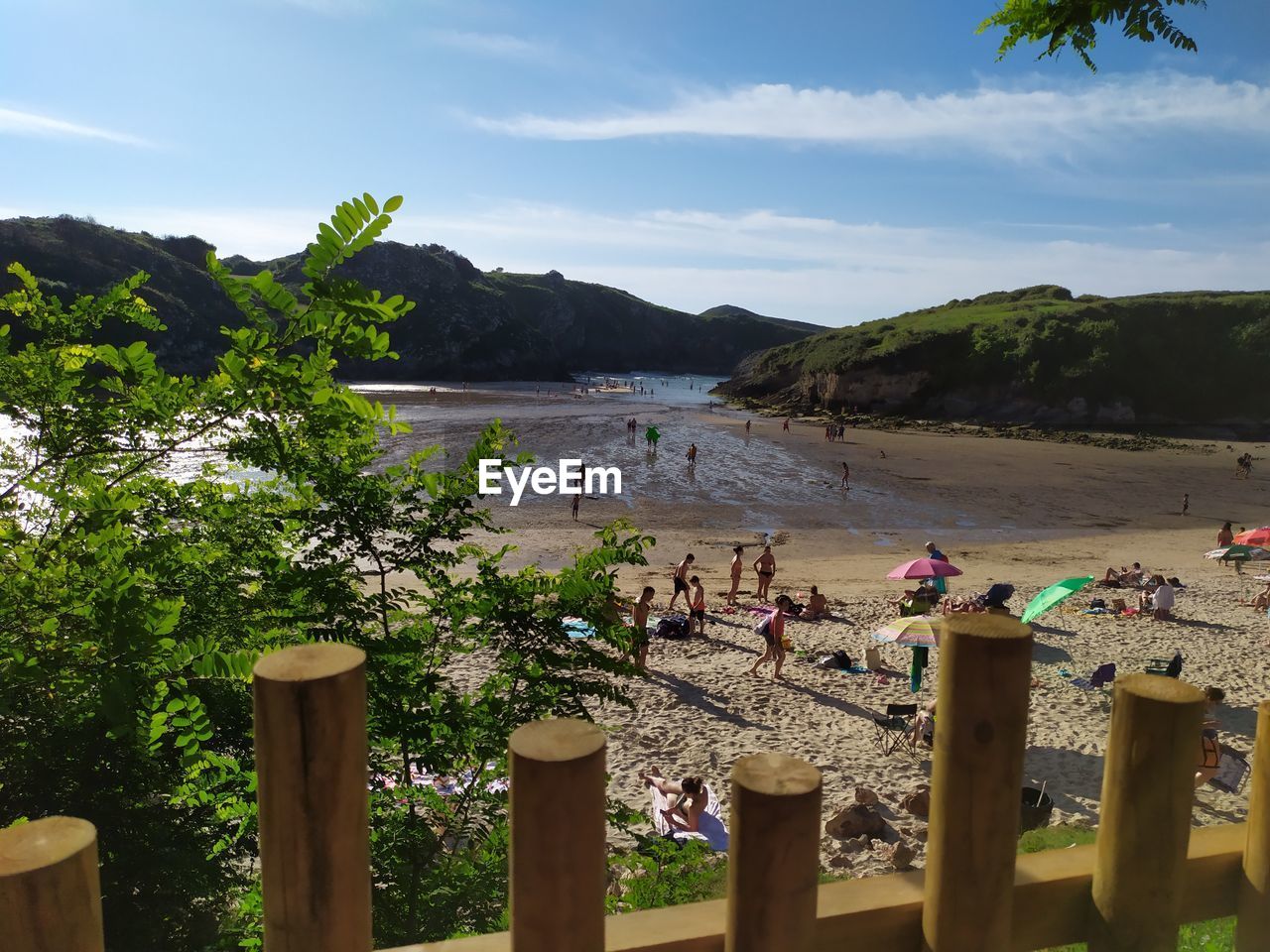 PANORAMIC VIEW OF BEACH AGAINST SKY