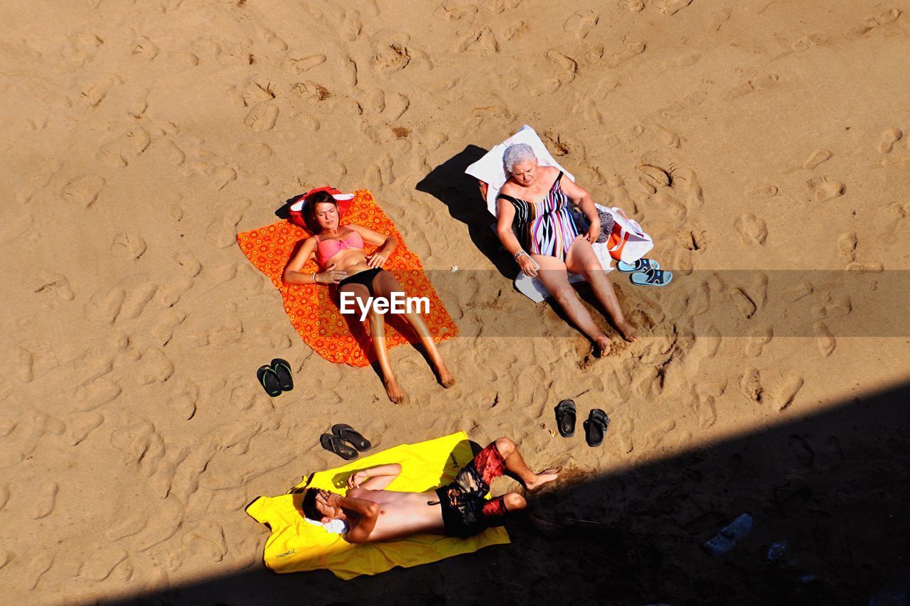 HIGH ANGLE VIEW OF PAINTING ON SAND