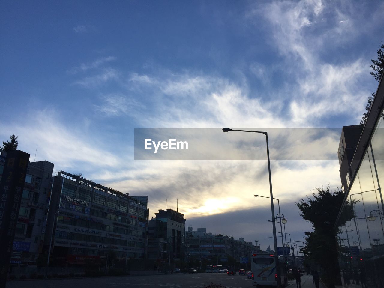 LOW ANGLE VIEW OF BUILDINGS AGAINST CLOUDS