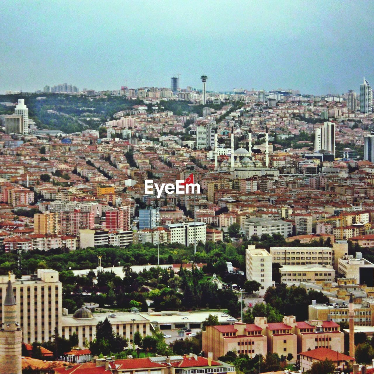 VIEW OF CITYSCAPE AGAINST SKY