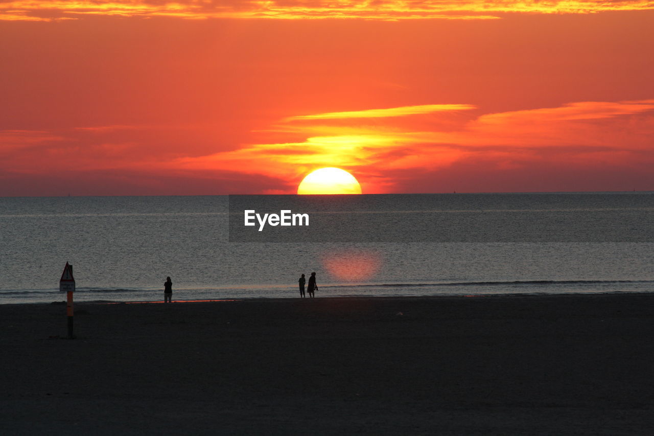 SCENIC VIEW OF SUNSET OVER SEA