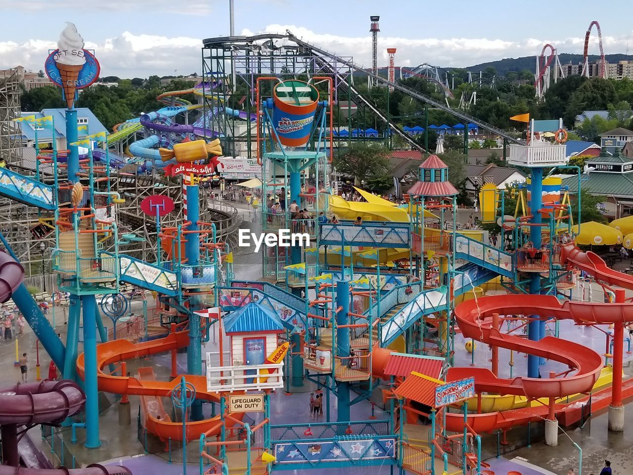 HIGH ANGLE VIEW OF AMUSEMENT PARK IN CITY