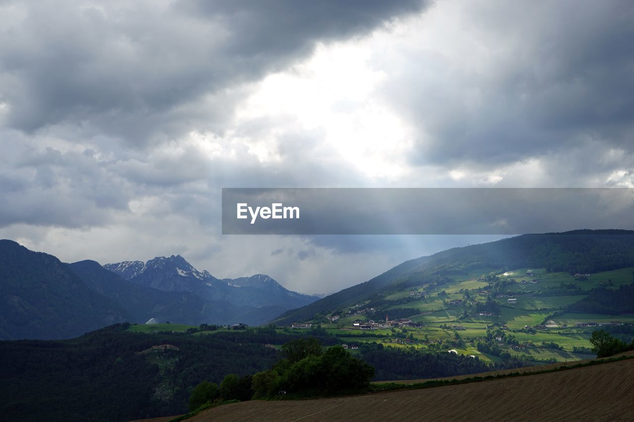 PANORAMIC VIEW OF LANDSCAPE AGAINST SKY