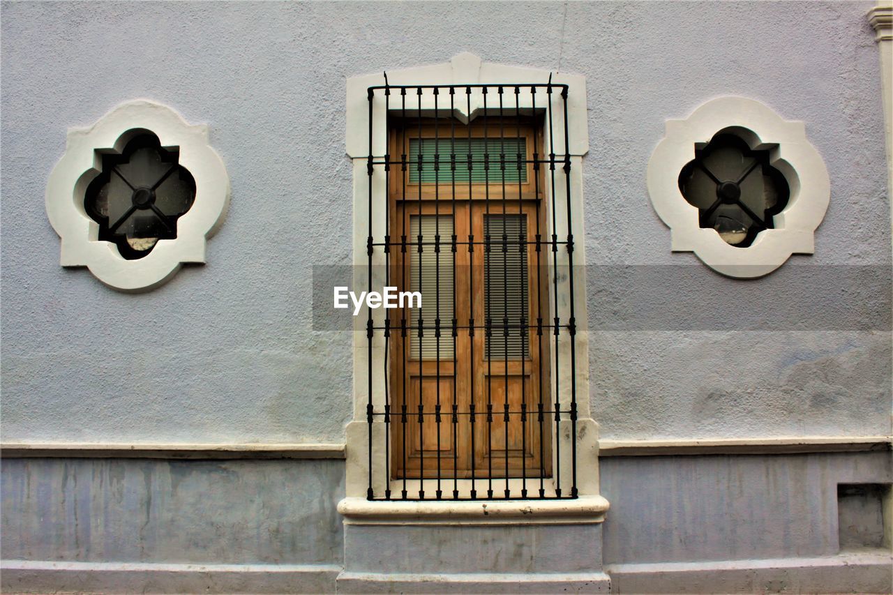 LOW ANGLE VIEW OF ELECTRIC LAMP ON BUILDING