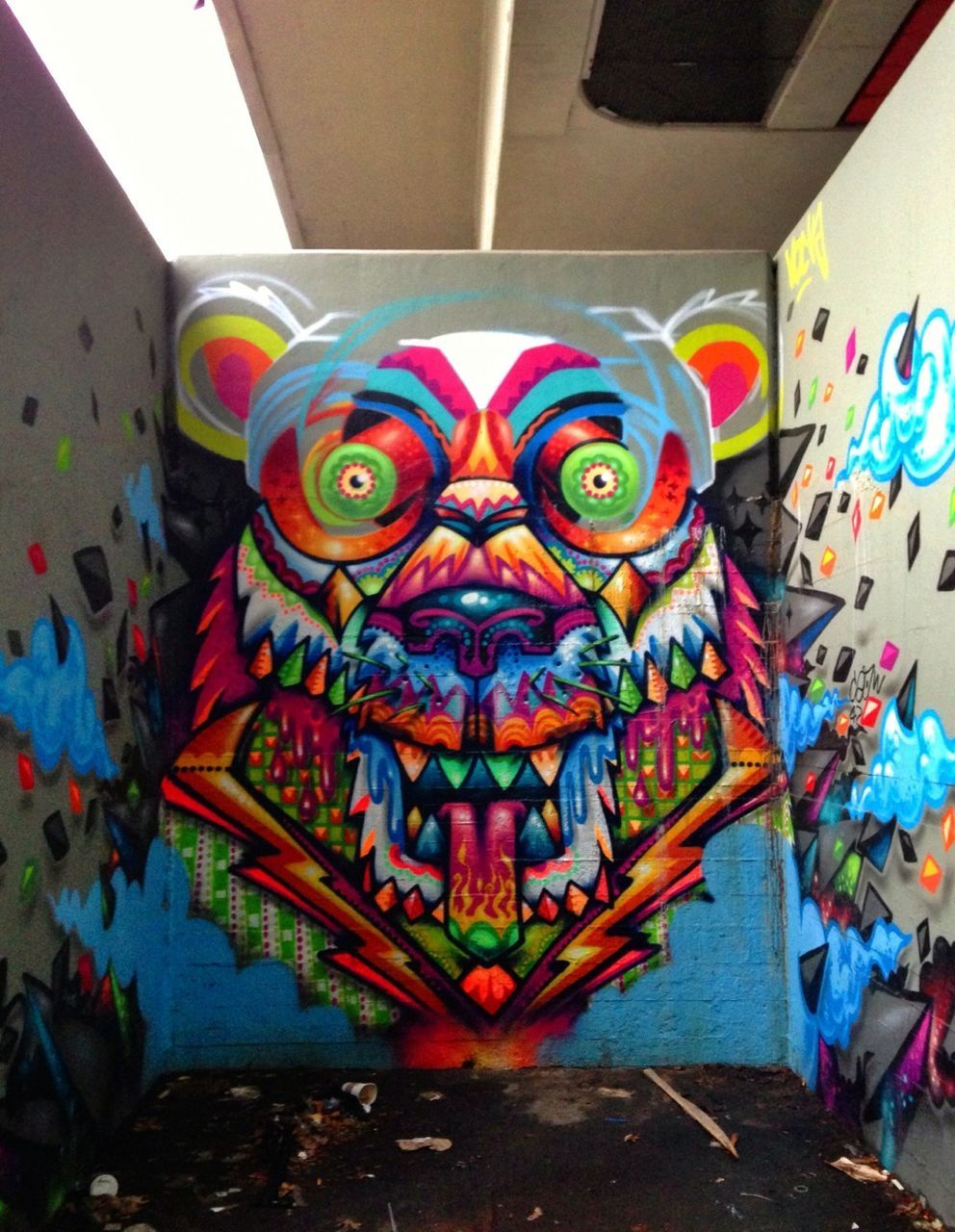 MULTI COLORED GRAFFITI ON WALL