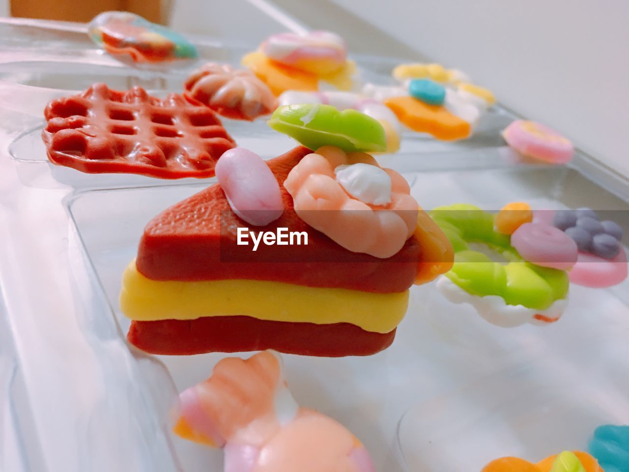 CLOSE-UP OF MULTI COLORED CANDIES IN PLATE