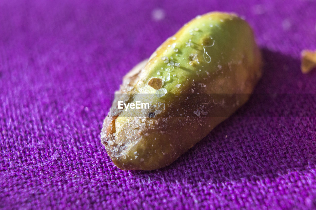 CLOSE-UP OF PURPLE BREAD ON PLATE