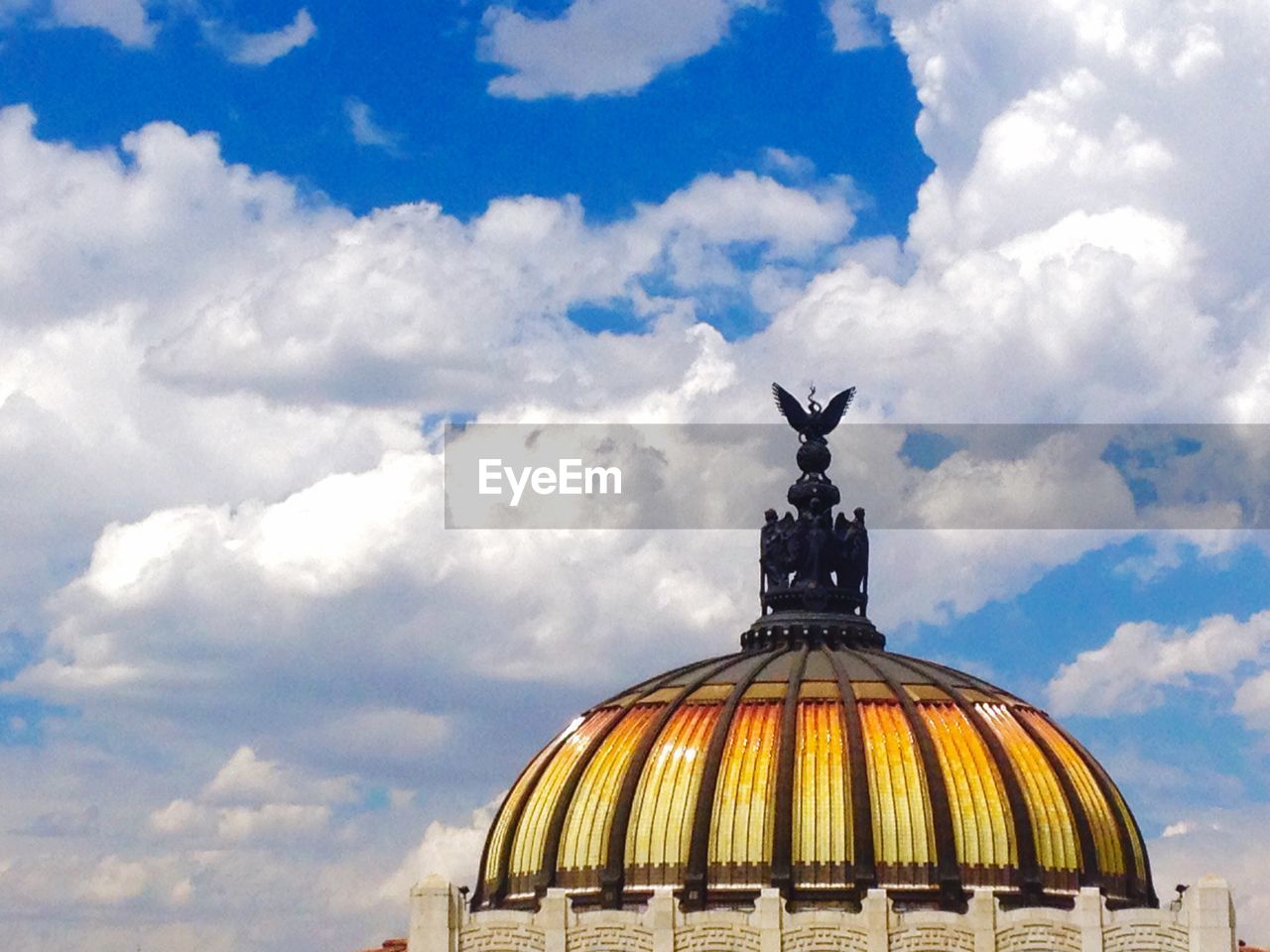 Dome of palacio de bellas artes against sky