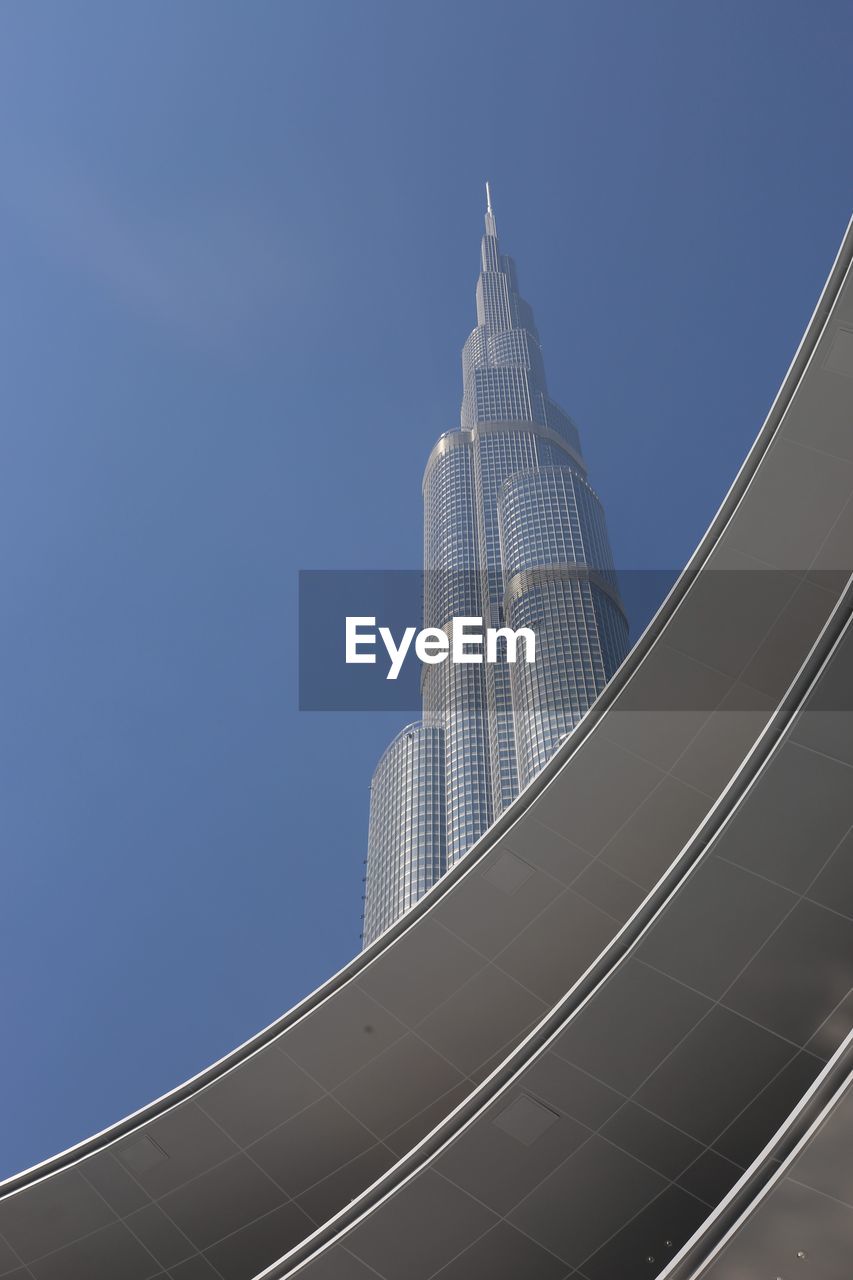 LOW ANGLE VIEW OF MODERN BUILDINGS AGAINST CLEAR SKY