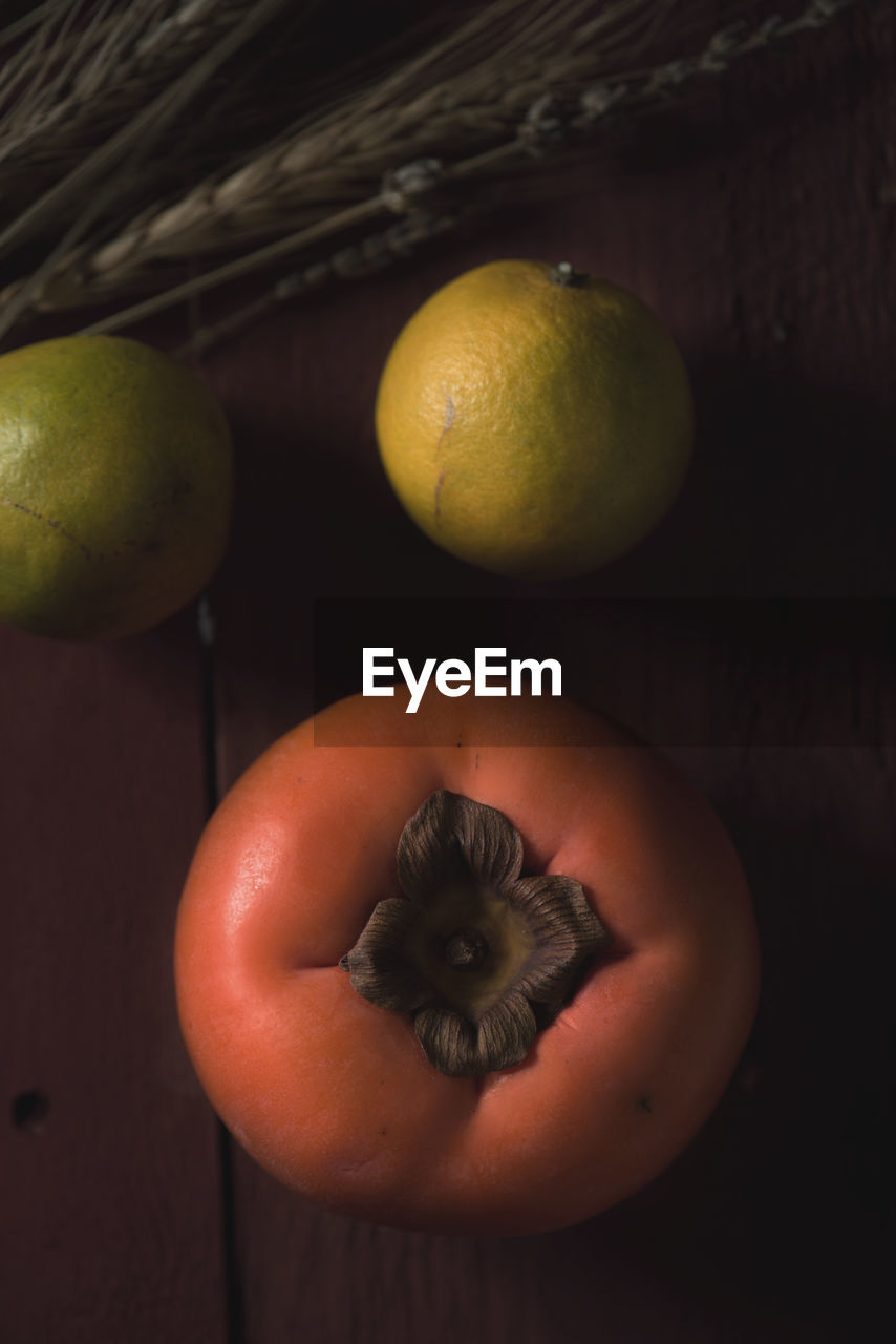 HIGH ANGLE VIEW OF FRUITS IN PLATE