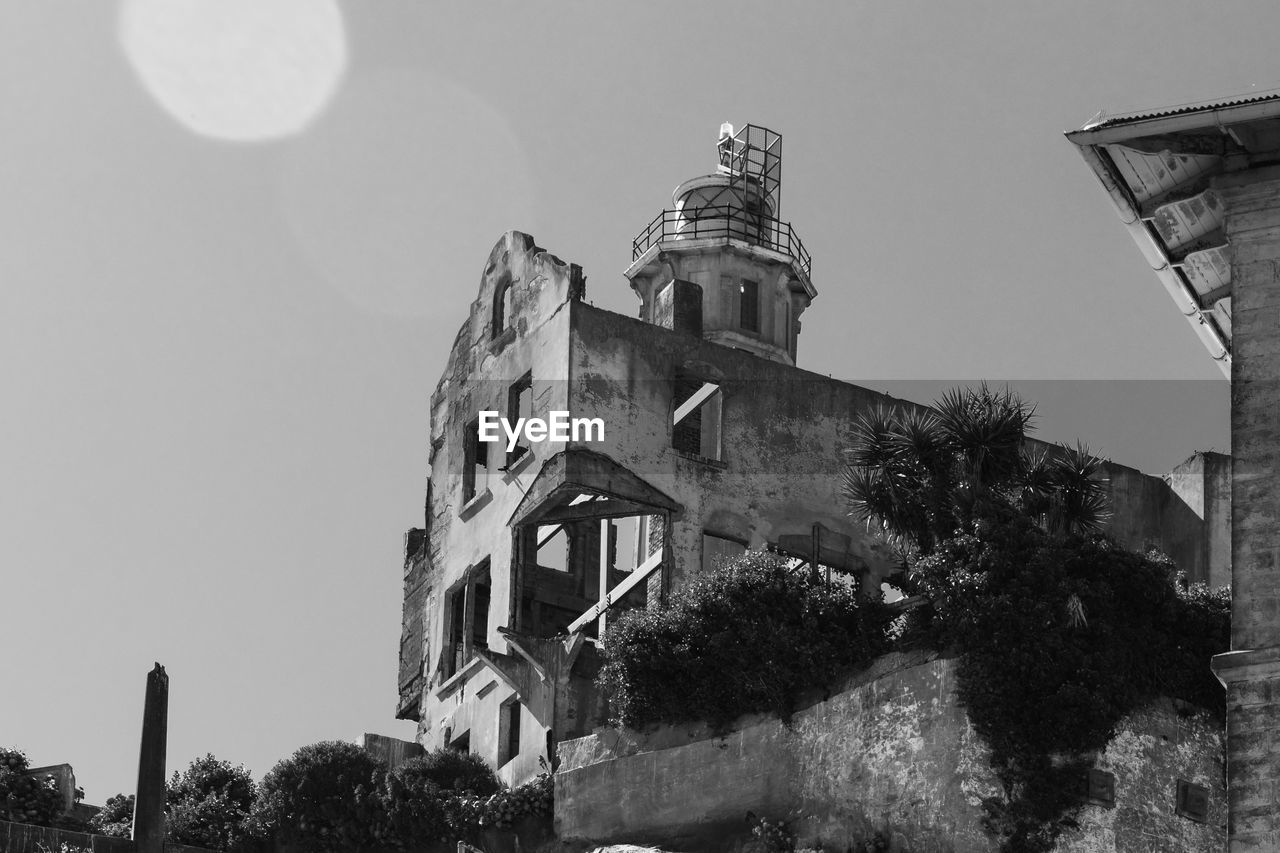 LOW ANGLE VIEW OF HISTORICAL BUILDING AGAINST SKY