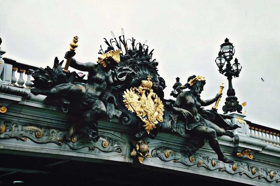 LOW ANGLE VIEW OF STATUE OF BUILDING