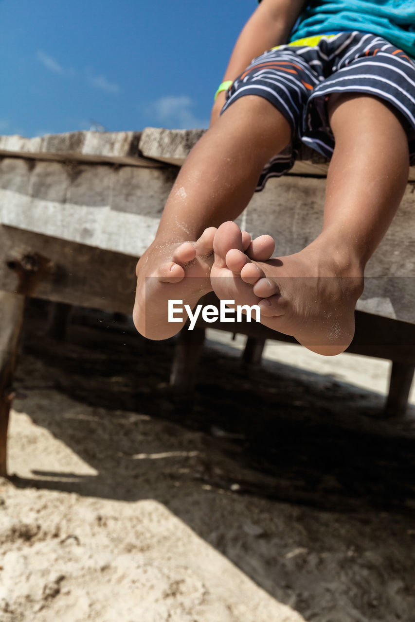 MIDSECTION OF BOY WITH HANDS
