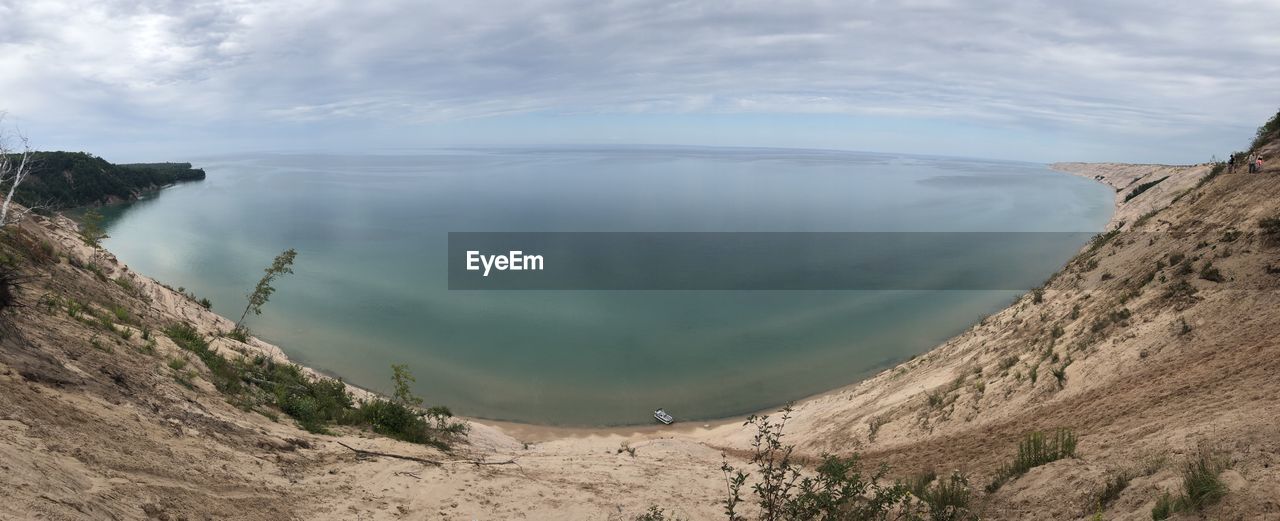PANORAMIC VIEW OF LANDSCAPE AND MOUNTAINS AGAINST SKY