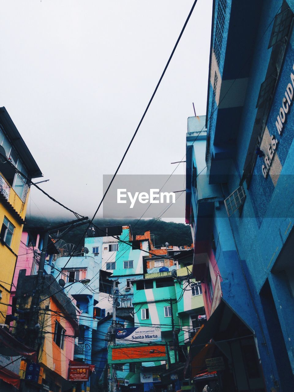 LOW ANGLE VIEW OF BUILDINGS IN CITY