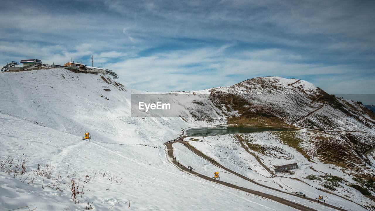 SNOW COVERED MOUNTAINS AGAINST SKY