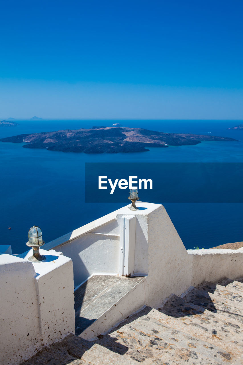 Typical alleys of the beautiful cities of santorini island