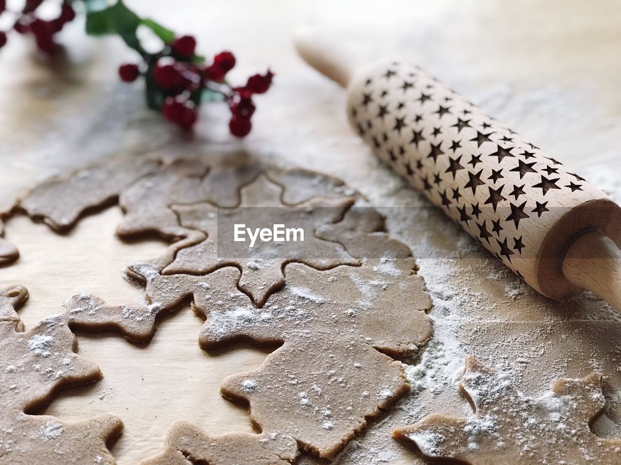 HIGH ANGLE VIEW OF COOKIES ON TABLE DURING CHRISTMAS