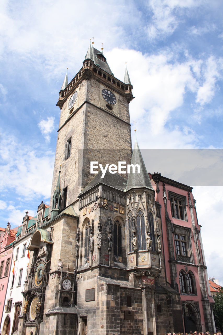 LOW ANGLE VIEW OF CLOCK TOWER IN BUILDING