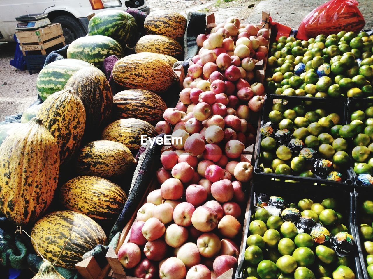 HIGH ANGLE VIEW OF VEGETABLES FOR SALE AT MARKET STALL