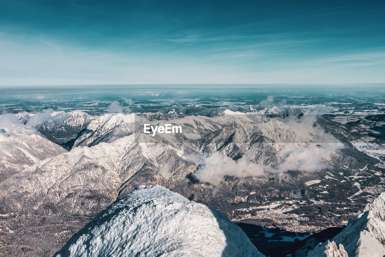 Mountain panorama from the viewing platform on the zugspitze. german and austrian ski areas.