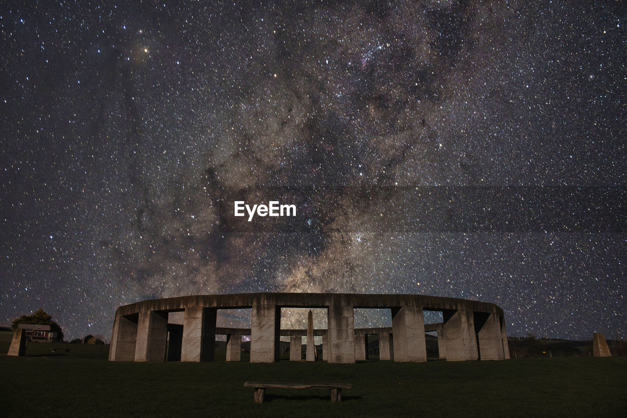 LOW ANGLE VIEW OF BUILT STRUCTURE AGAINST SKY AT NIGHT