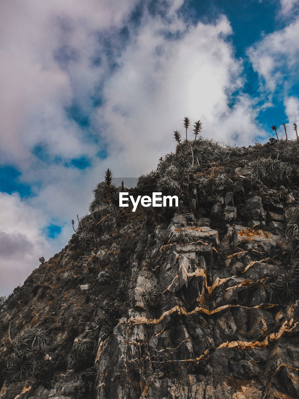 LOW ANGLE VIEW OF ROCK AGAINST SKY