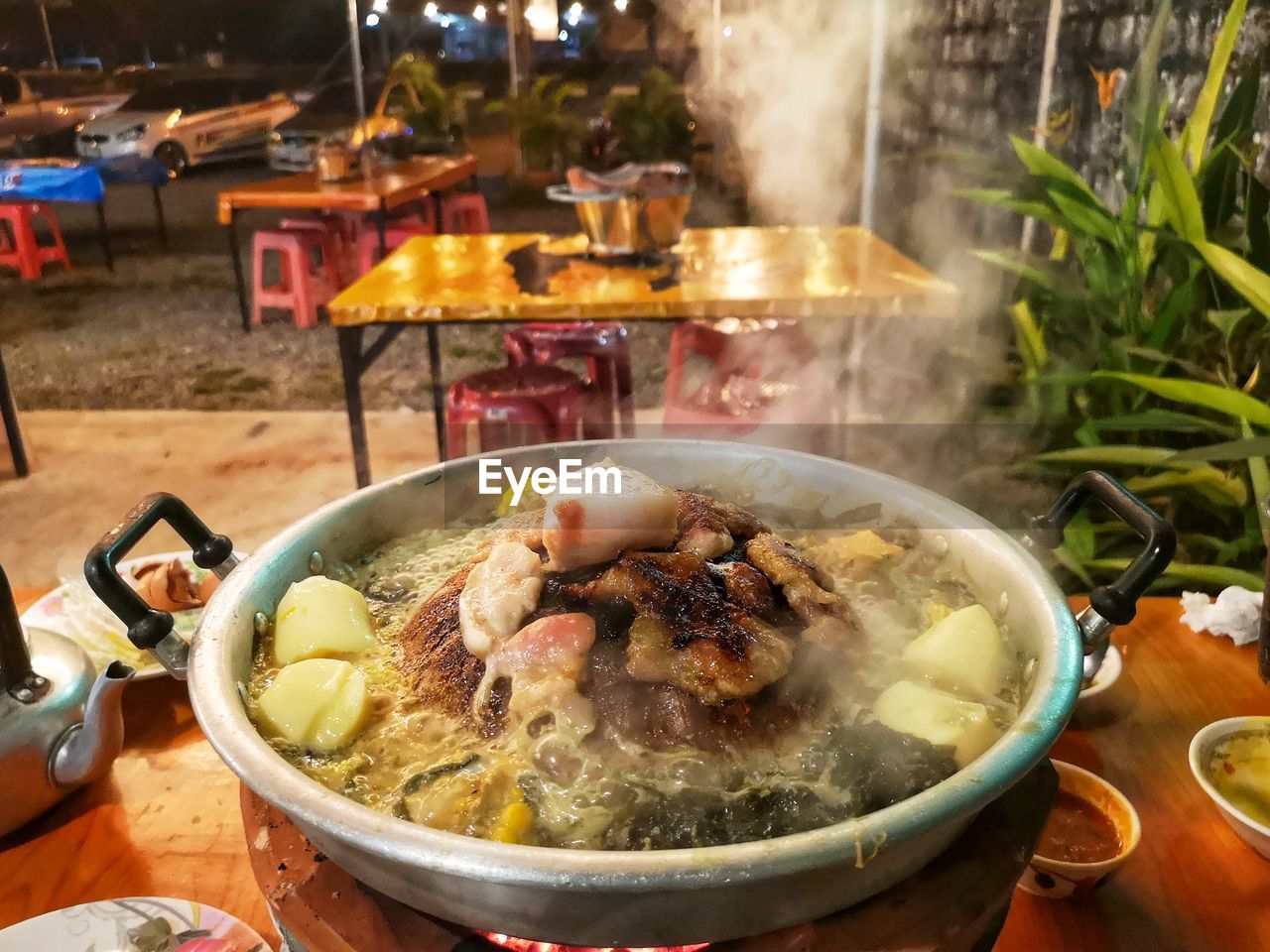 HIGH ANGLE VIEW OF FOOD IN GLASS ON TABLE