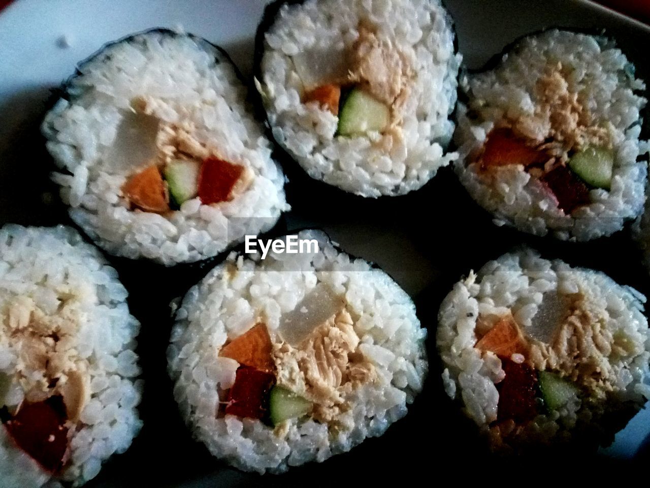 CLOSE-UP OF SUSHI IN PLATE