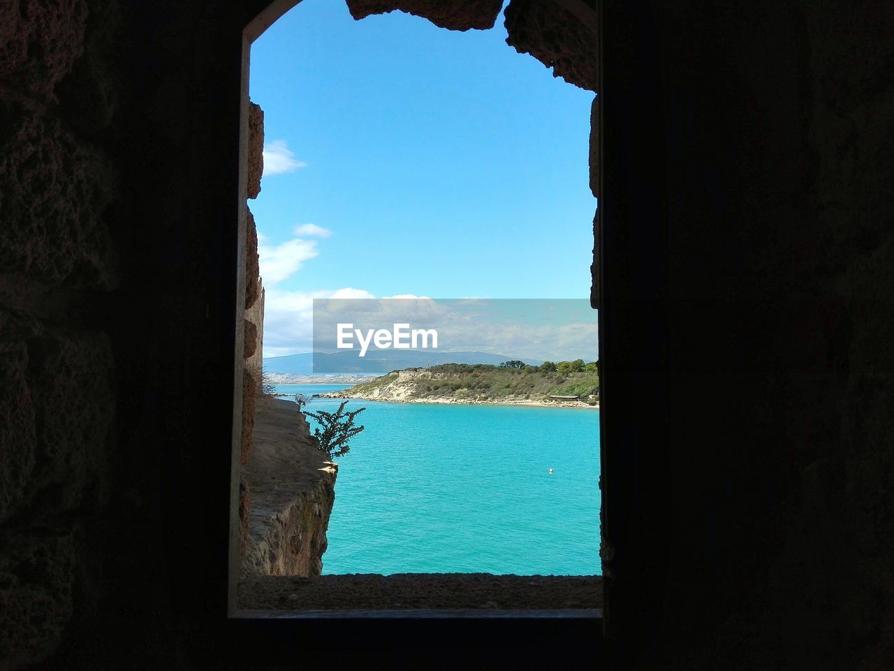 SEA AGAINST SKY SEEN THROUGH WINDOW