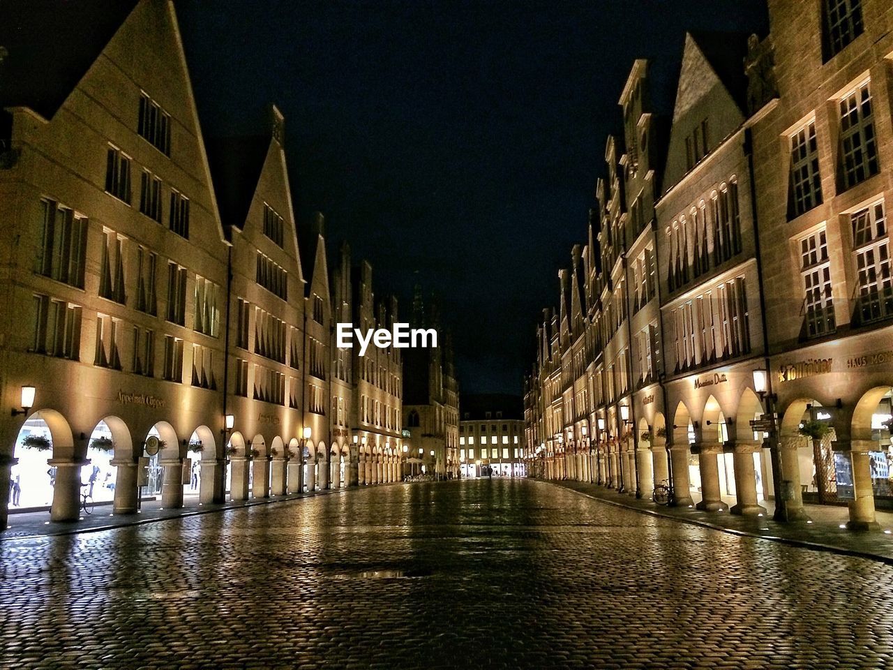 ILLUMINATED BUILDINGS IN CITY AT NIGHT