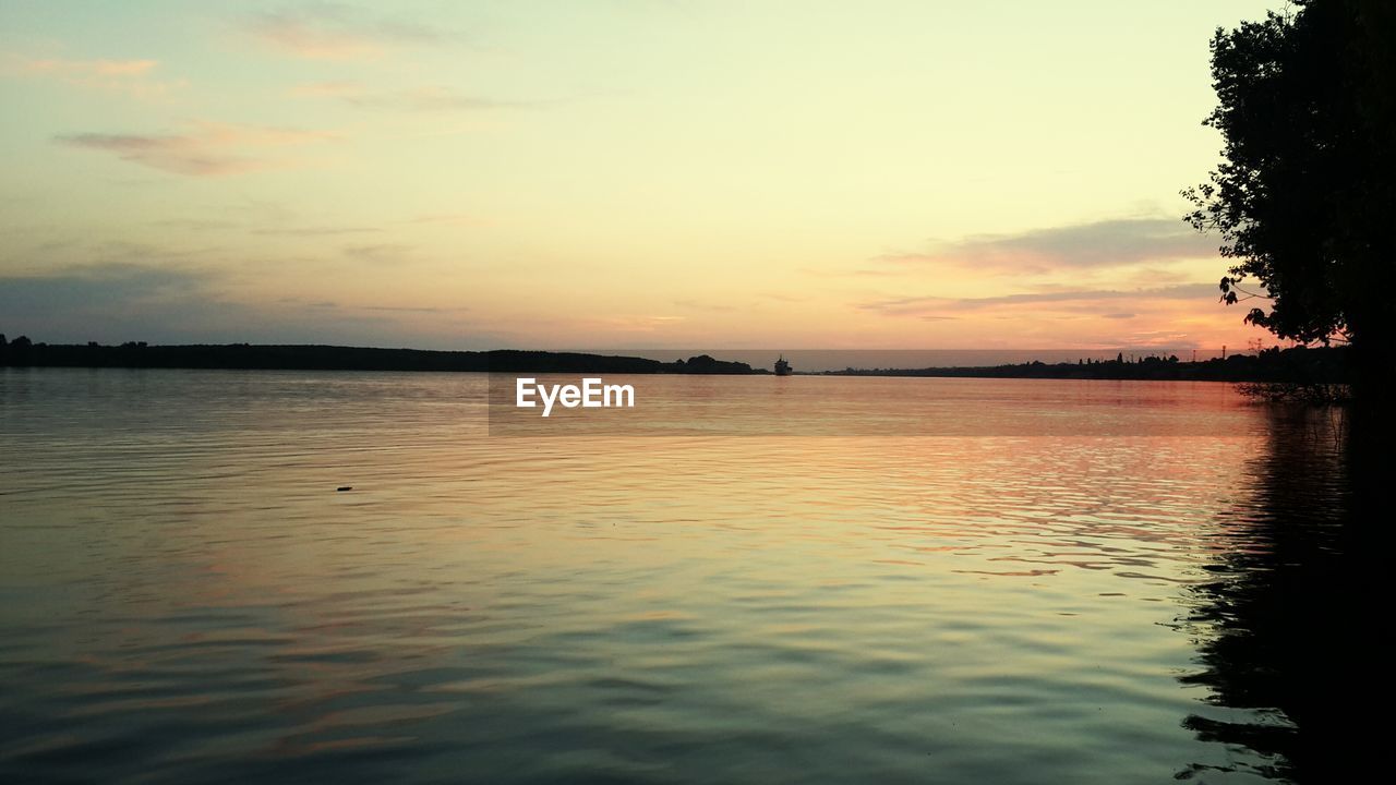 VIEW OF LAKE AGAINST SKY DURING SUNSET